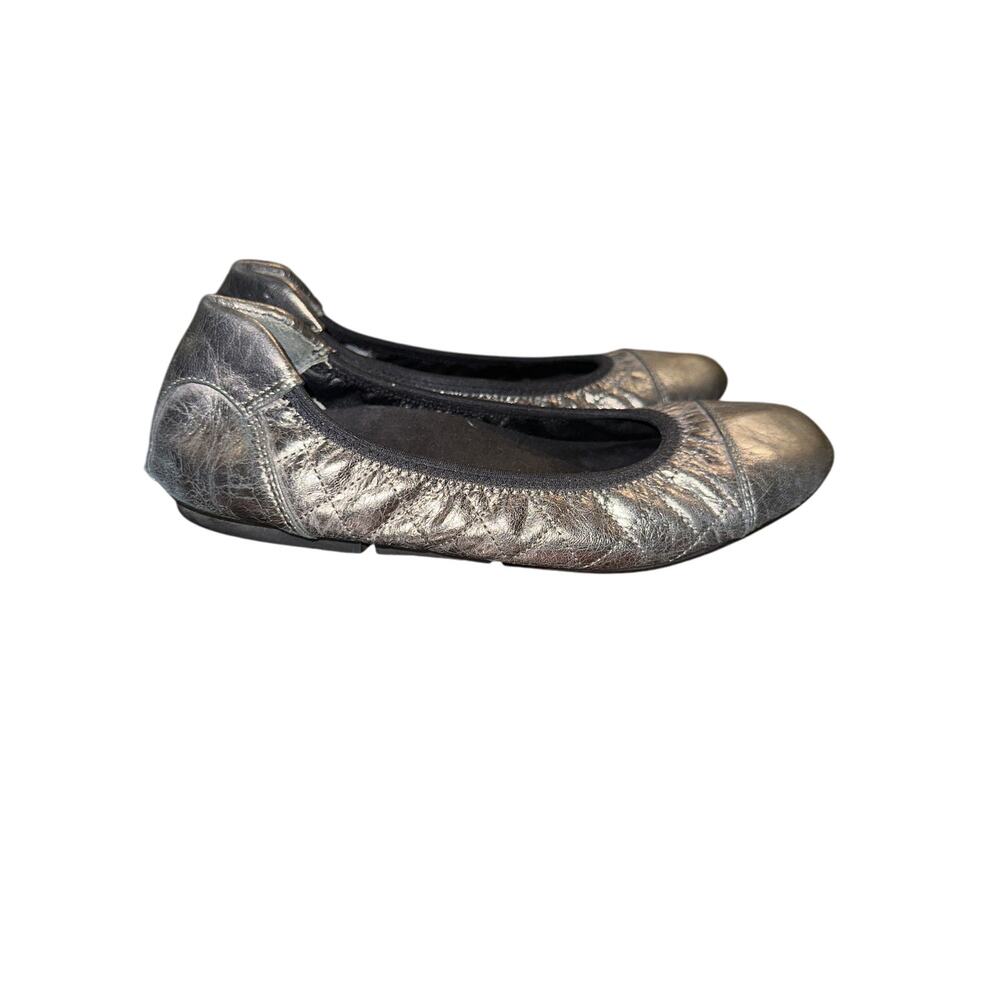 Women’s Vionic Pewter Genuine Leather Quilted Ballet Flats. Size 8
